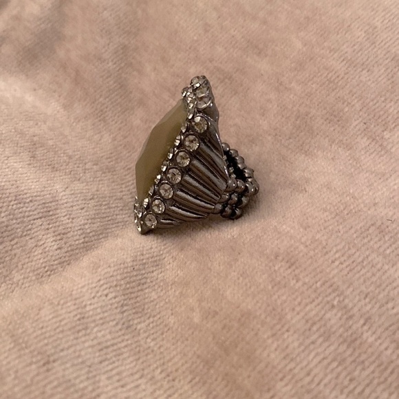 ✅Stretch cocktail ring in plated gunmetal finish w/ grey CZ stones - Picture 3 of 3